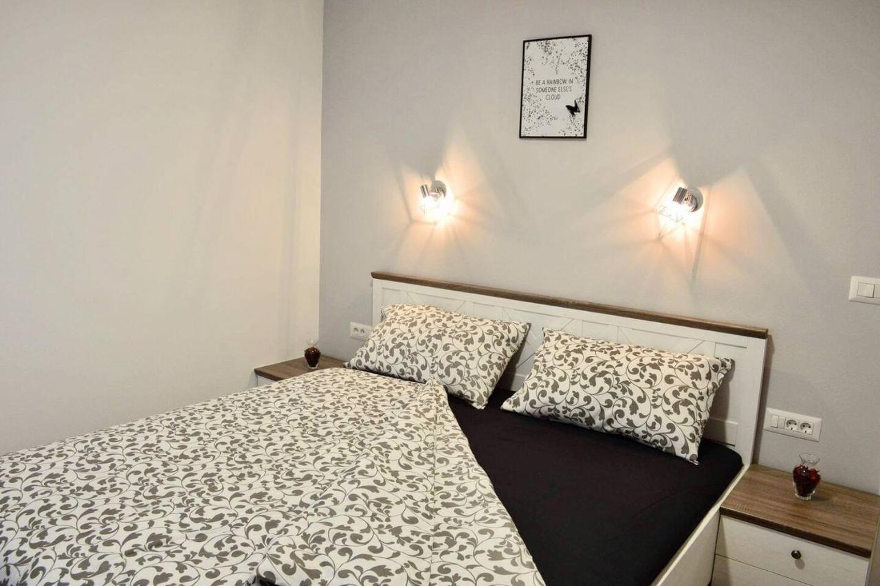 Old Town Apartment Popovic Врсар Экстерьер фото