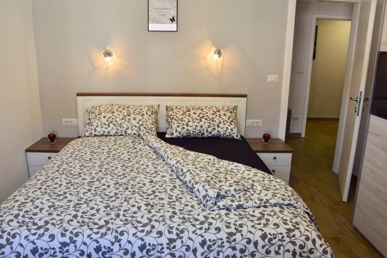 Old Town Apartment Popovic Врсар Экстерьер фото